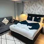 Park Lane Beautiful Apartment