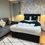 Park Lane Beautiful Apartment